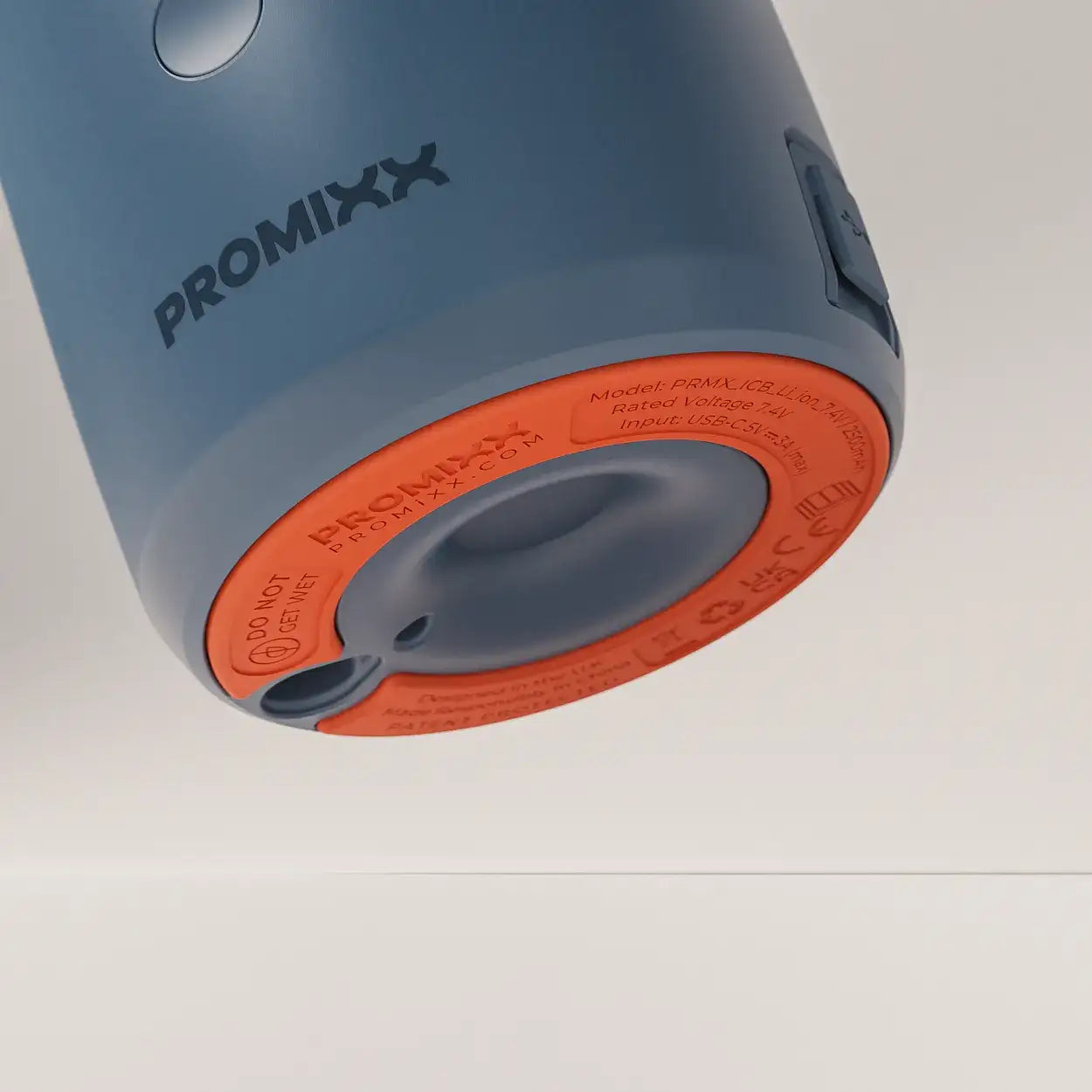 intelligent-cordless-portable-blender-e8 ICB_fullAssembly_midnightBlue_3_3_baseFoot_edit.webp