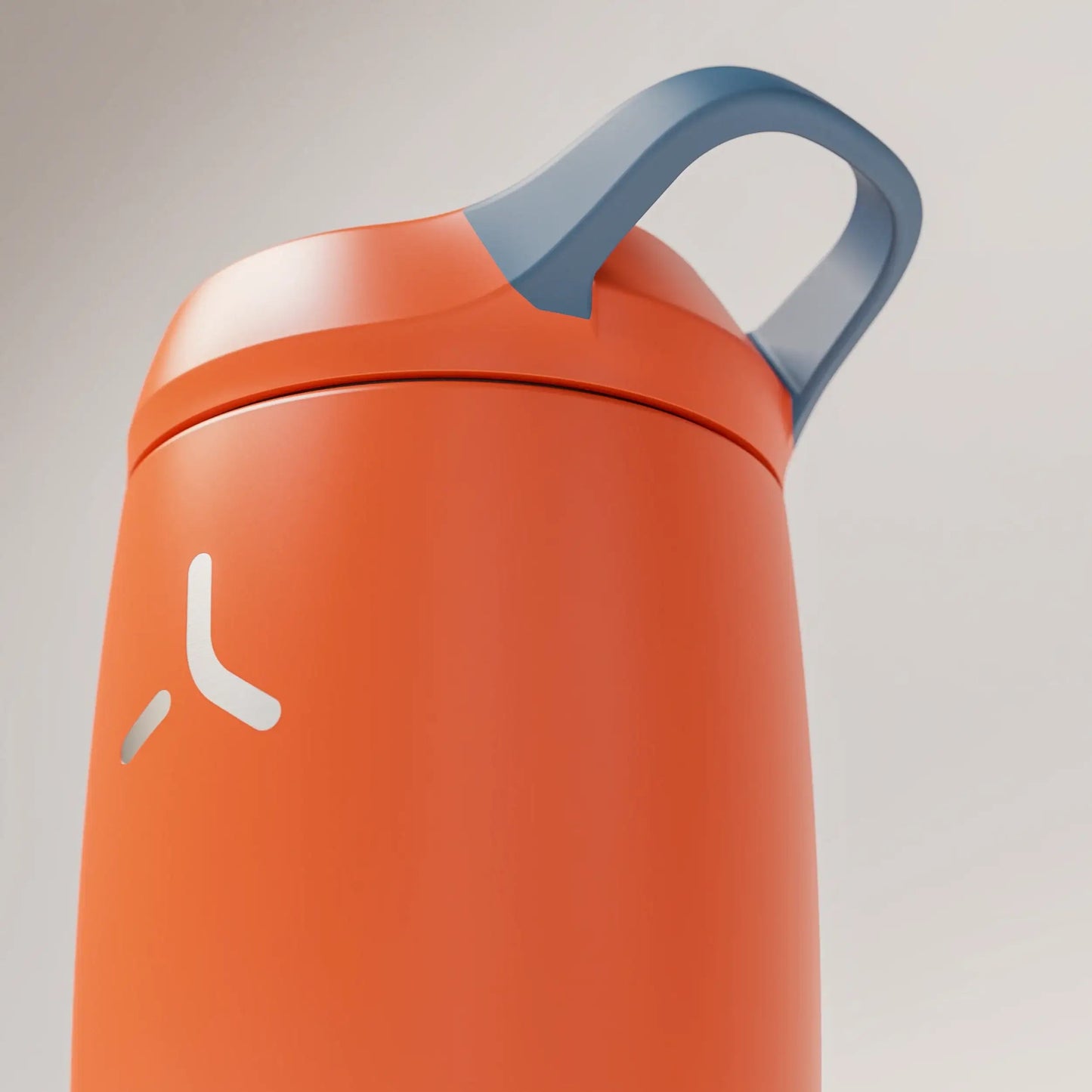 insulated-performance-shaker-bottle-q2 SHKR_18550_dwSS-S1.1_burntOrange_midnightBlue_1_4_xLowLoop_edit.png