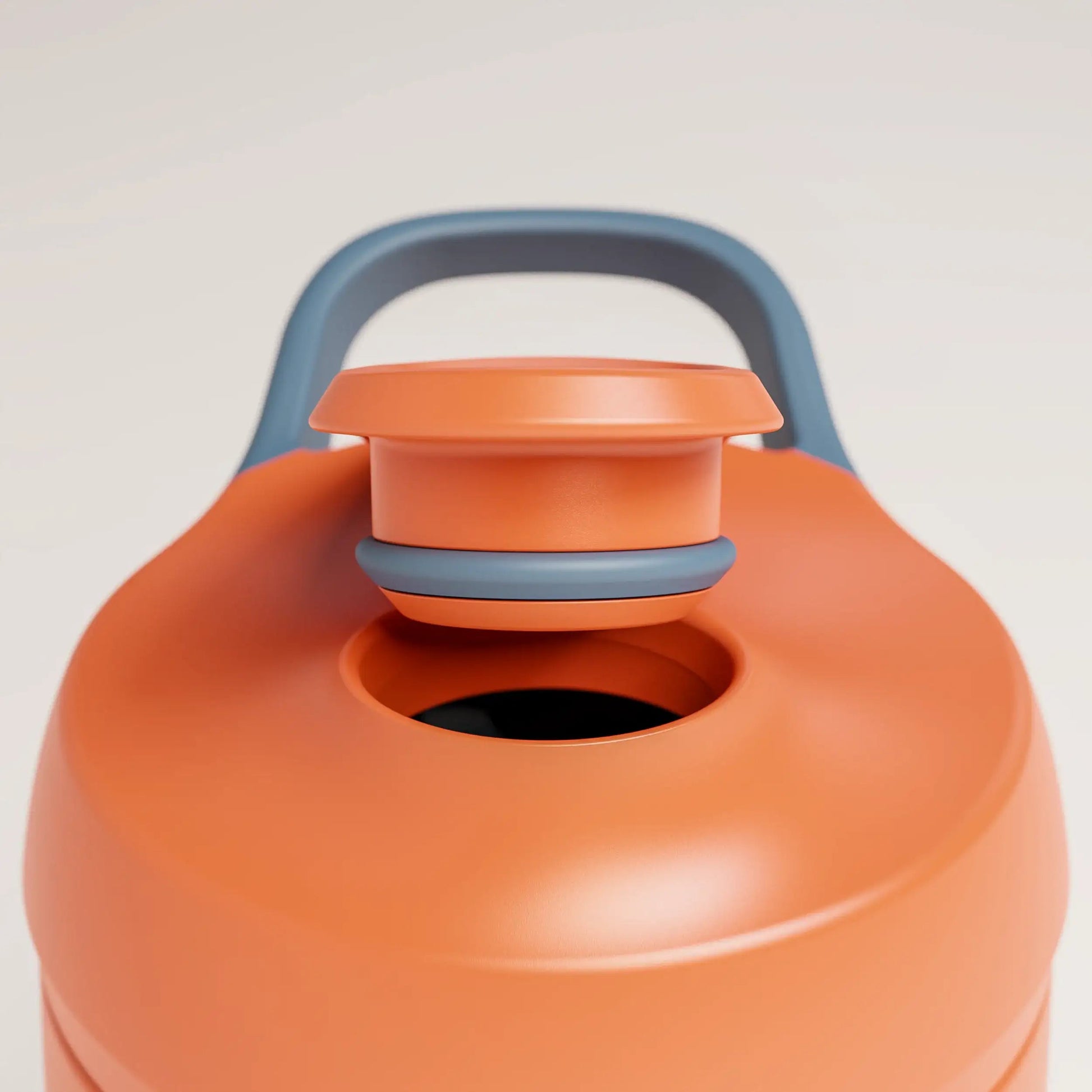 insulated-performance-shaker-bottle-l8 SHKR_18550_dwSS-S1.1_burntOrange_midnightBlue_2_2.5_MPCloop_edit.png
