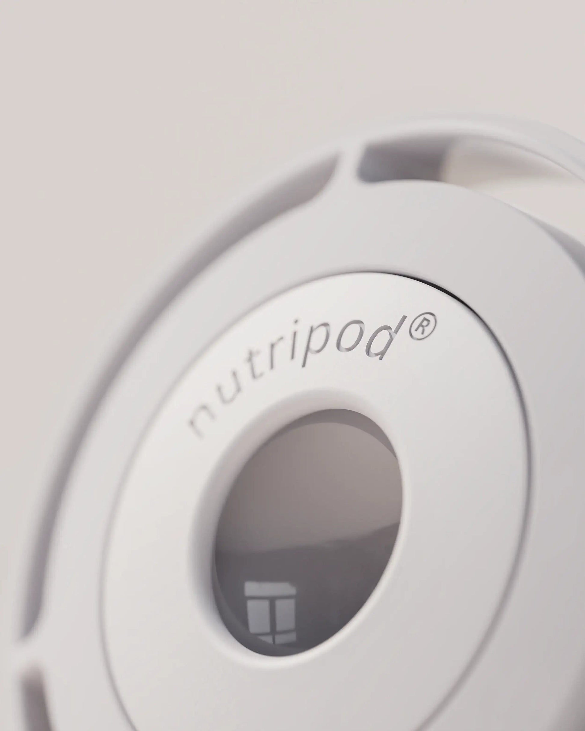 electric-shaker-bottle-q0 VM_LiPo_3.7-700_v1_coolGray_4x5_4_3_nutripod_EDIT.png